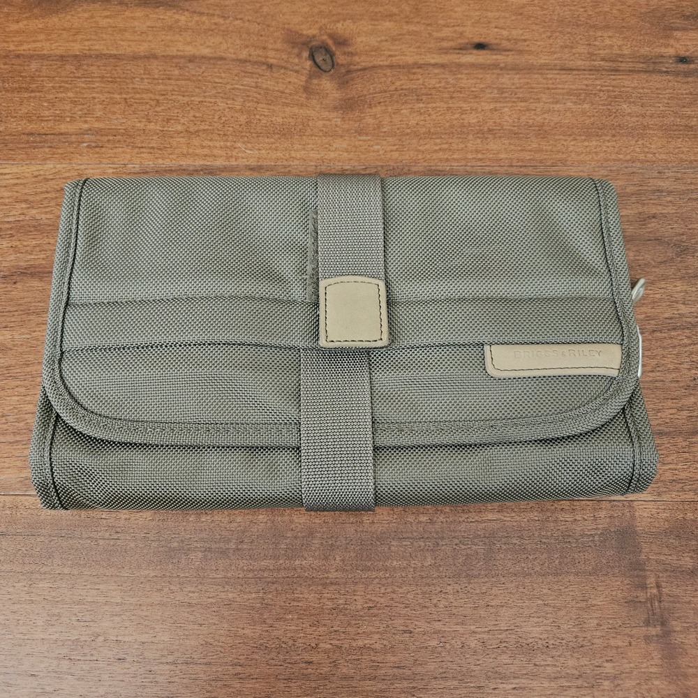 Briggs & Riley Olive Green Ballistic Nylon Tri-Fold Hanging Toiletry Kit Bag